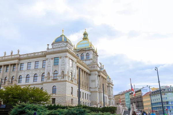 7 марта 2022 Прага, Чехия: Здание Национального музея в Праге. — стоковое фото