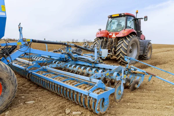 Sowing Equipment Attached Tractor Stands Field Modern Agricultural Sowing Machinery — Stockfoto