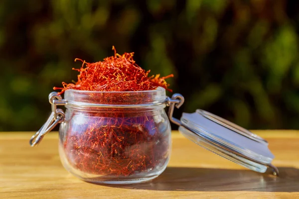 Pile Red Saffron Stamens Jar Wooden Background Dear Spice — Fotografia de Stock