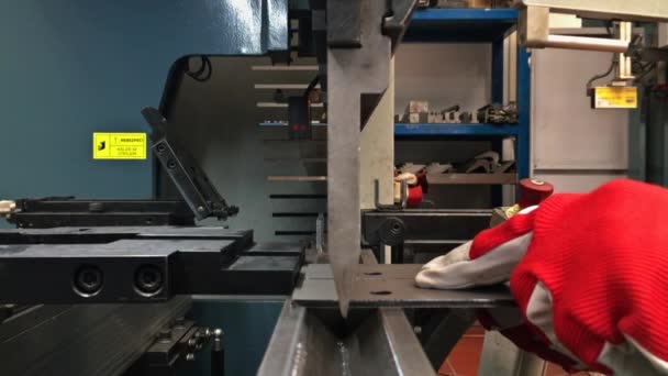 Bending Sheet Metal Parts Using Sheet Metal Bending Machine Factory — Wideo stockowe
