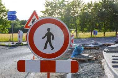 The passage of pedestrians is prohibited, the repair of the pedestrian zone, the laying of paving stones and curbs.