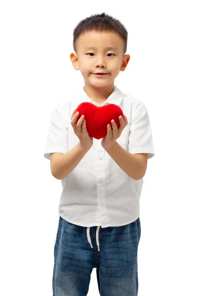 Ragazzo Con Sorriso Mani Che Tengono Cuore Rosso Indossando Camicia — Foto Stock