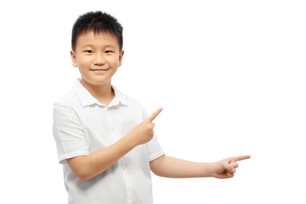 Kind Mit Fingern Die Zeigen Und Präsentieren Trägt Weißes Hemd — Stockfoto