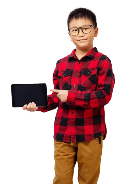 Kid Segurando Comprimido Para Apresentar Com Dedo Apontando Vestindo Óculos — Fotografia de Stock
