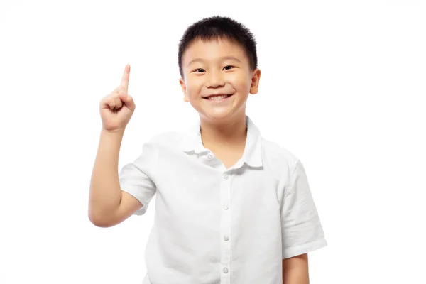 Criança Feliz Com Dedo Apontando Para Cima Número Vestindo Camisa — Fotografia de Stock