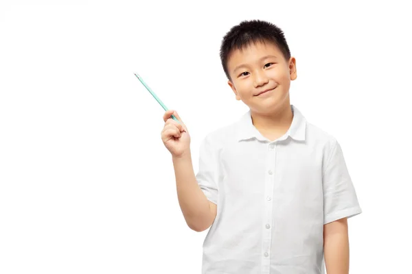 Ragazzo Sorridente Che Tiene Matita Punta Sinistra Isolato Sfondo Bianco — Foto Stock