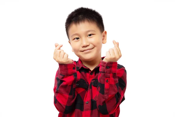 Glückliches Kind Zeigt Mini Herz Handzeichen Trägt Rotes Hemd Isoliert — Stockfoto