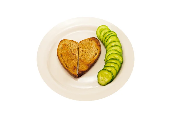 Toast en forme de coeur et vert concombre — Photo