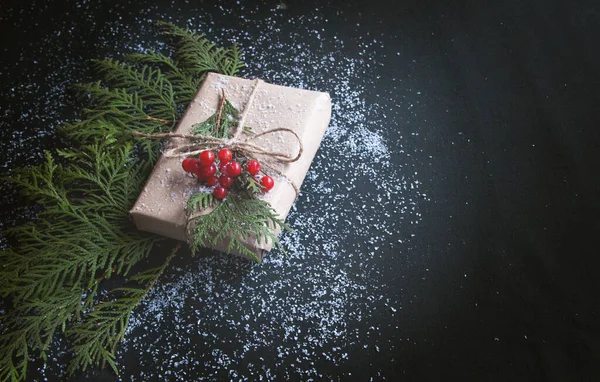 Scatola Regalo Vintage Con Rametti Abete Una Lavagna Scatola Regalo — Foto Stock