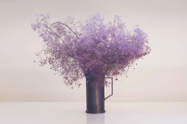 Bouquet Purple Color Stands Metal Vintage Measuring Cup Light Beige — Fotografia de Stock