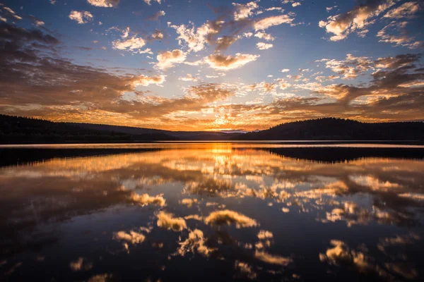 Sunset at the lake — Stock Photo, Image