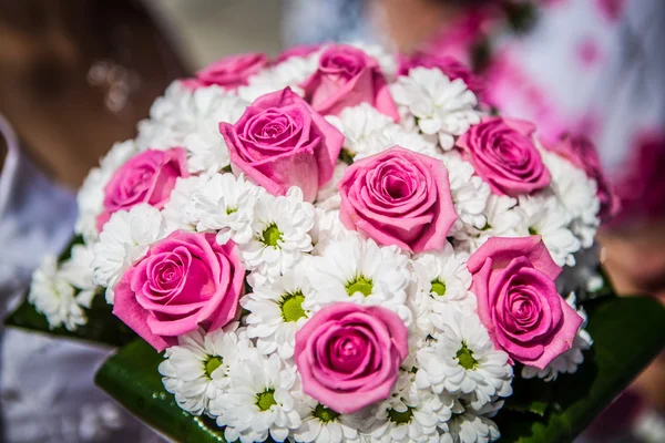 Wedding flower with bride — Stock Photo, Image