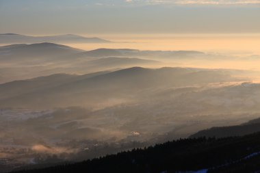 Dağlarda gün batımı