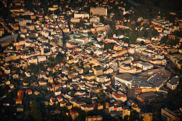 Ville au coucher du soleil — Photo