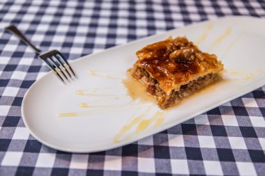Bal ve fındık ile Türk Arap tatlı baklava