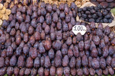 Çimenli hurmalar. Geleneksel iftar yemekleri