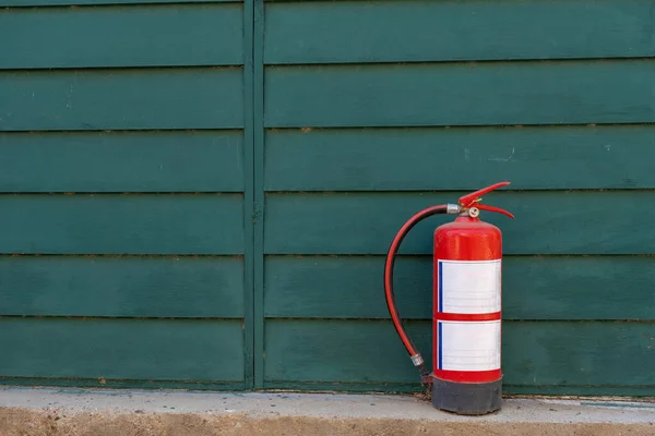 Extintor Incendios Pared Madera Vista Frontal — Foto de Stock