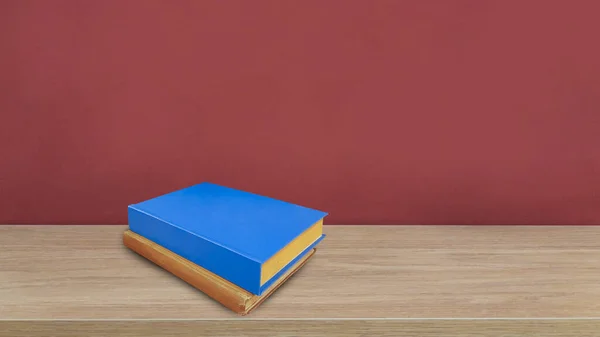 Livros Chão Madeira Frente Parede Vermelha — Fotografia de Stock