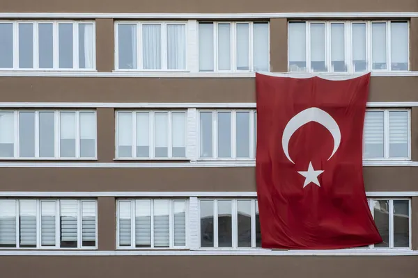 Evin Önünde Türk Bayrağı Asılı Geleneksel Bayram Kutlamaları — Stok fotoğraf