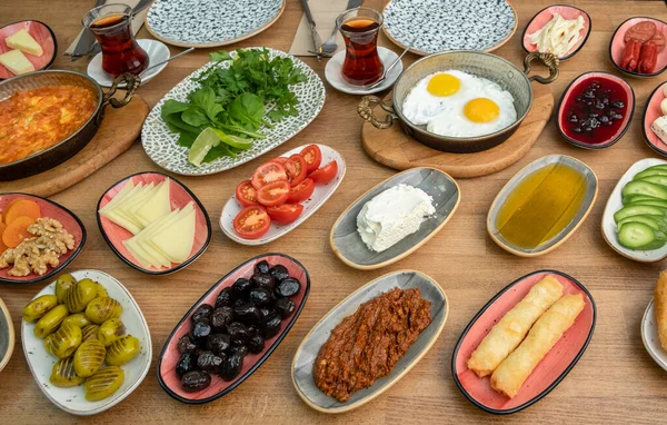 Frühstückstisch Vorhanden Traditioneller Türkischer Frühstückstisch Serpme Kahvalti Türkisches Frühstück — Stockfoto