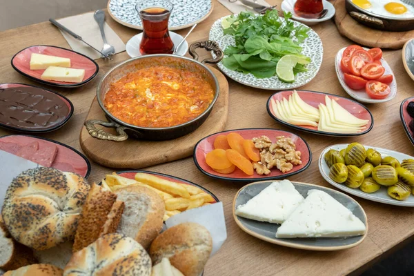 Ontbijt Tafel Traditionele Turkse Ontbijttafel Serpme Kahvalti Turks Ontbijt — Stockfoto