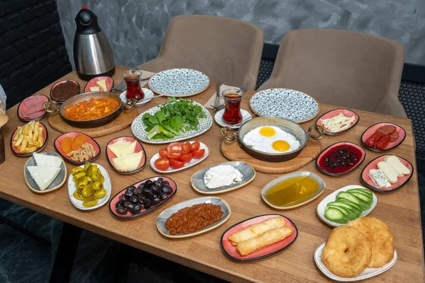 Frühstückstisch Vorhanden Traditioneller Türkischer Frühstückstisch Serpme Kahvalti Türkisches Frühstück — Stockfoto