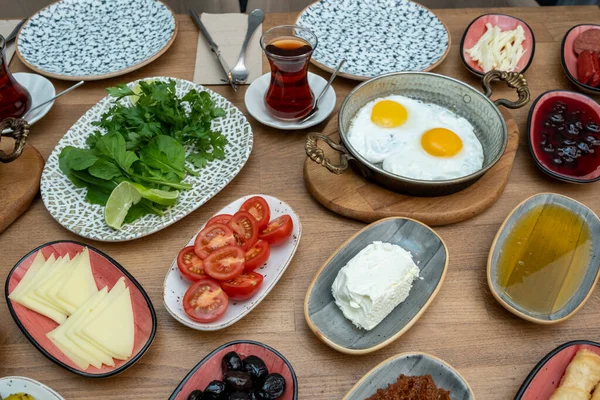 Сніжний Стіл Традиційний Турецький Стіл Сніданку Serpme Kahvalti Сніданок Турецькому — стокове фото