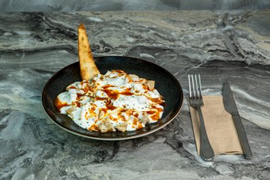 Mermer zeminde Türk Ravioli Tarifi (Manti)