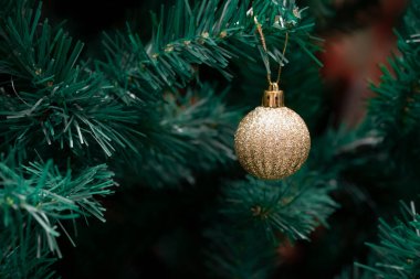 Noel ağacındaki süsler. Yeni yıl teması için uygun
