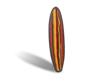 İzole edilmiş beyaz arkaplanda klasik sörf tahtası