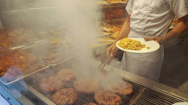 Comidas Caseras Servidas Grandes Bandejas Restaurante Venta Comida Tradicional Turca — Foto de Stock