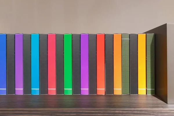 Bücher Bücherregal Vorderansicht — Stockfoto