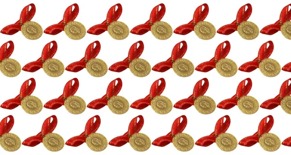 Turecká Čtvrtina Zlatá Mince Červenou Stuhou Izolovaném Bílém Pozadí — Stock fotografie