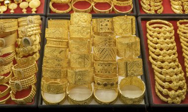 Altın bilezik arka planı, kapat