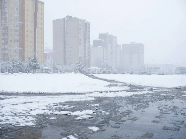 Rue Vide Par Une Journée Enneigée Vue Face — Photo