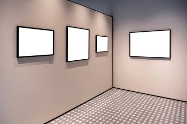 Boş odanın içindeki izole duvarlarda siyah çerçeveler