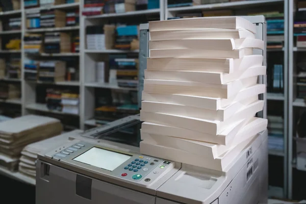 Stapels Papier Drukpers Bij Uitgeverij — Stockfoto