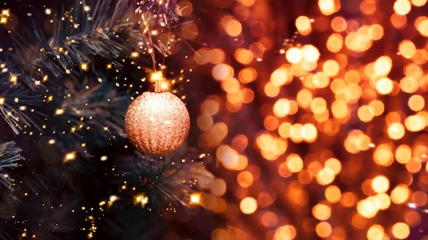 Noel ağacındaki süsler. Yeni yıl teması için uygun