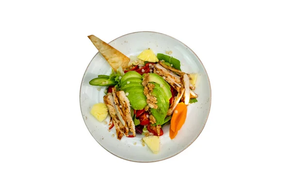 Gegrillter Hähnchensalat Auf Weißem Hintergrund — Stockfoto