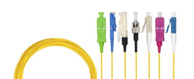 İzole edilmiş beyaz arkaplanda fiber Optik Yama Kordonu