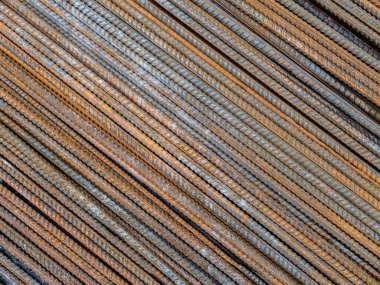 Üst görüş yığını eski paslı yüksek verimlilik stresi deforme olmuş çelik veya demir çubuklar.