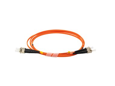 İzole edilmiş beyaz arkaplanda fiber Optik Yama Kordonu