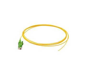 İzole edilmiş beyaz arkaplanda fiber Optik Yama Kordonu