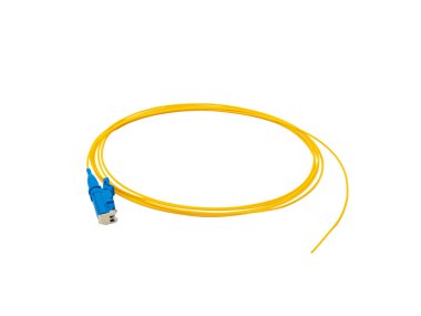 İzole edilmiş beyaz arkaplanda fiber Optik Yama Kordonu