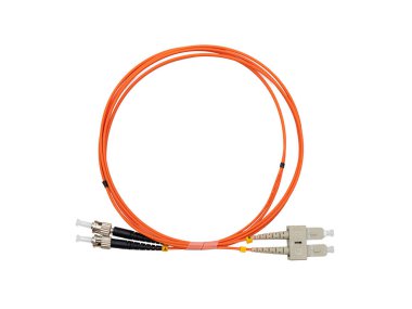 İzole edilmiş beyaz arkaplanda fiber Optik Yama Kordonu