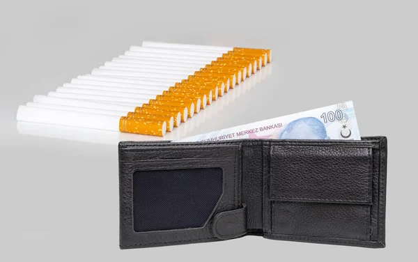 Cigaretu Koženou Peněženku Izolovaném Pozadí Koncepce Rakoviny Zdraví — Stock fotografie