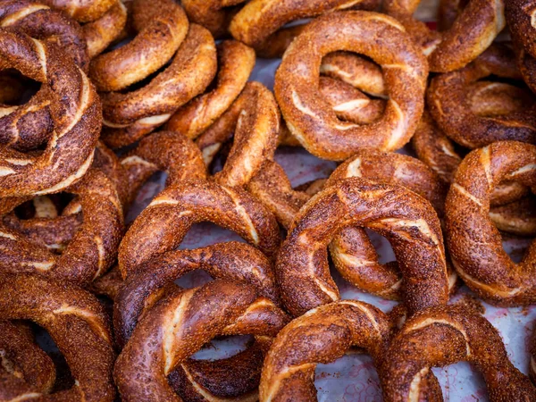 Turecki Bajgiel Simit Sezamem Bagel Jest Tradycyjne Tureckie Jedzenie Piekarnicze — Zdjęcie stockowe