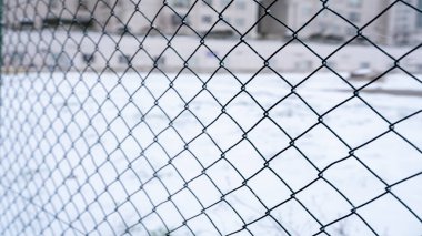 kar kaplı tel örgü kış arkaplanı