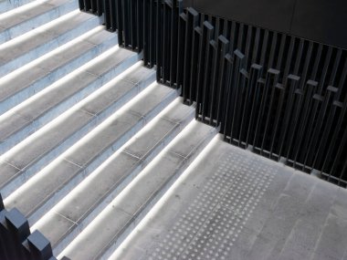 Aydınlatılmış boş merdiven arkaplan öngörünümü