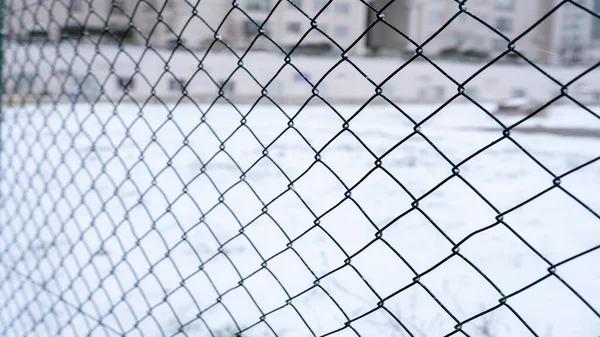 kar kaplı tel örgü kış arkaplanı